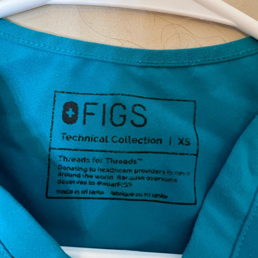Figs scrub top - Picture 2 of 4